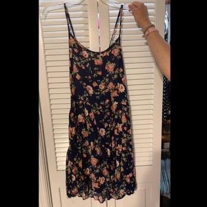 Super cute navy floral dress!